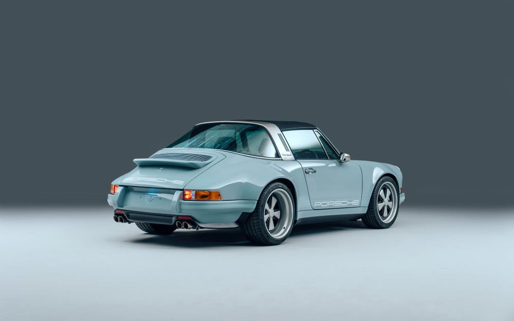 Pale Blue Targa, a Porsche 911 (964) reimagined by Theon Design, photograph 16
