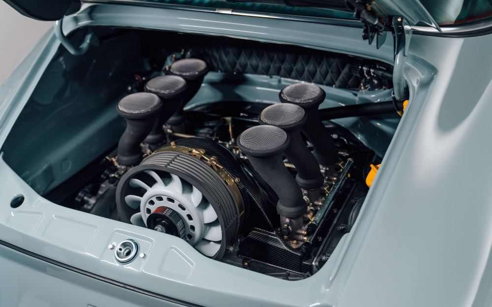 Pale Blue Targa, a Porsche 911 (964) reimagined by Theon Design, photograph 19