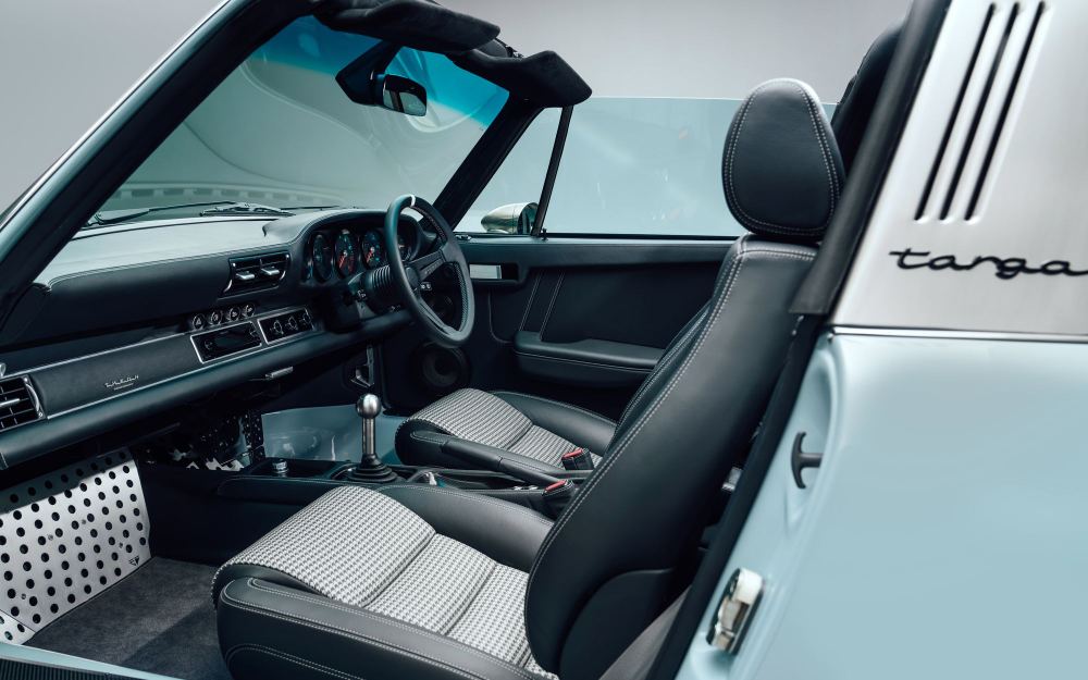 Pale Blue Targa, a Porsche 911 (964) reimagined by Theon Design, photograph 26