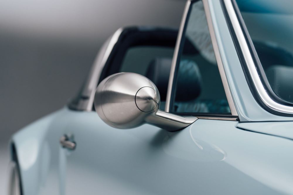 Pale Blue Targa, a Porsche 911 (964) reimagined by Theon Design, photograph 38
