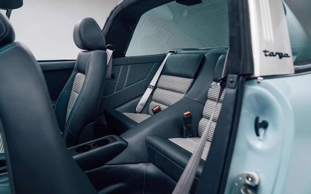 Pale Blue Targa, a Porsche 911 (964) reimagined by Theon Design, photograph 39