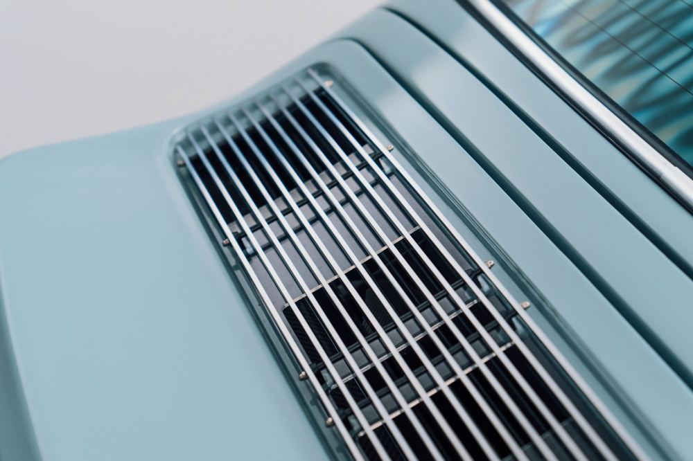 Pale Blue Targa, a Porsche 911 (964) reimagined by Theon Design, photograph 44