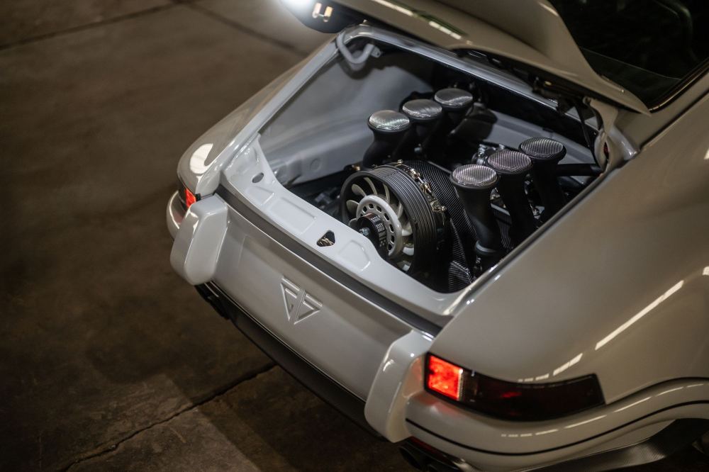 Silver Coupé, a Porsche 911 (964) reimagined by Theon Design: engine bay with the air-cooled flat-six