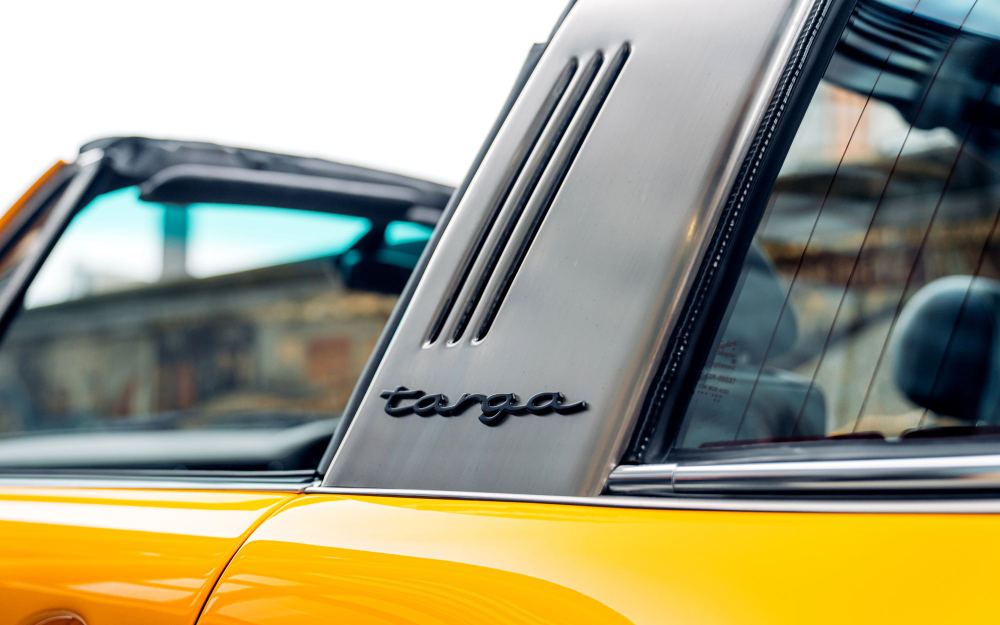 Yellow Targa, a Porsche 911 (964) reimagined by Theon Design, photograph 12
