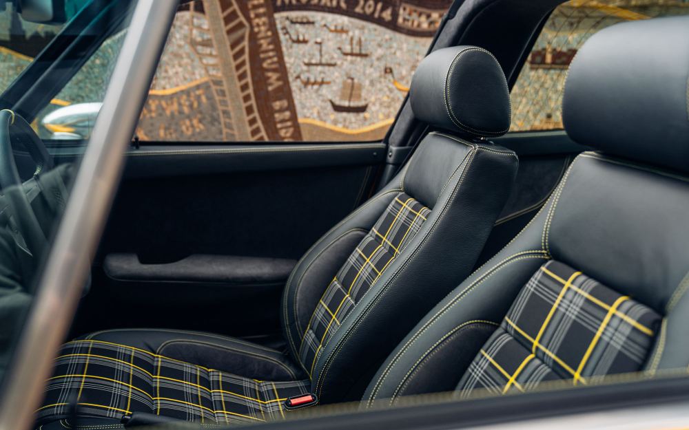 Yellow Targa, a Porsche 911 (964) reimagined by Theon Design, photograph 13