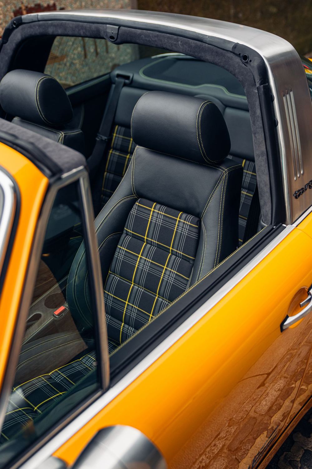 Yellow Targa, a Porsche 911 (964) reimagined by Theon Design, photograph 14