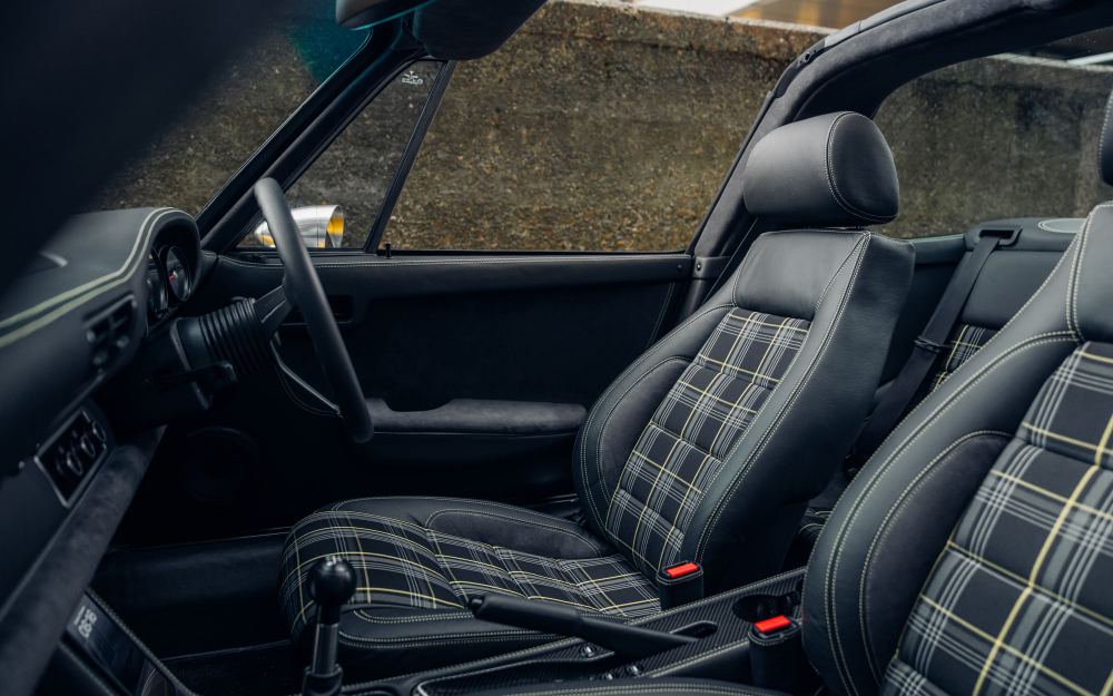 Yellow Targa, a Porsche 911 (964) reimagined by Theon Design, photograph 17