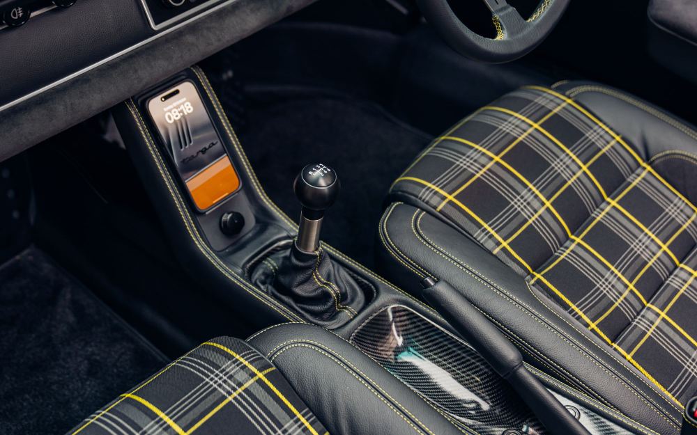 Yellow Targa, a Porsche 911 (964) reimagined by Theon Design, photograph 19