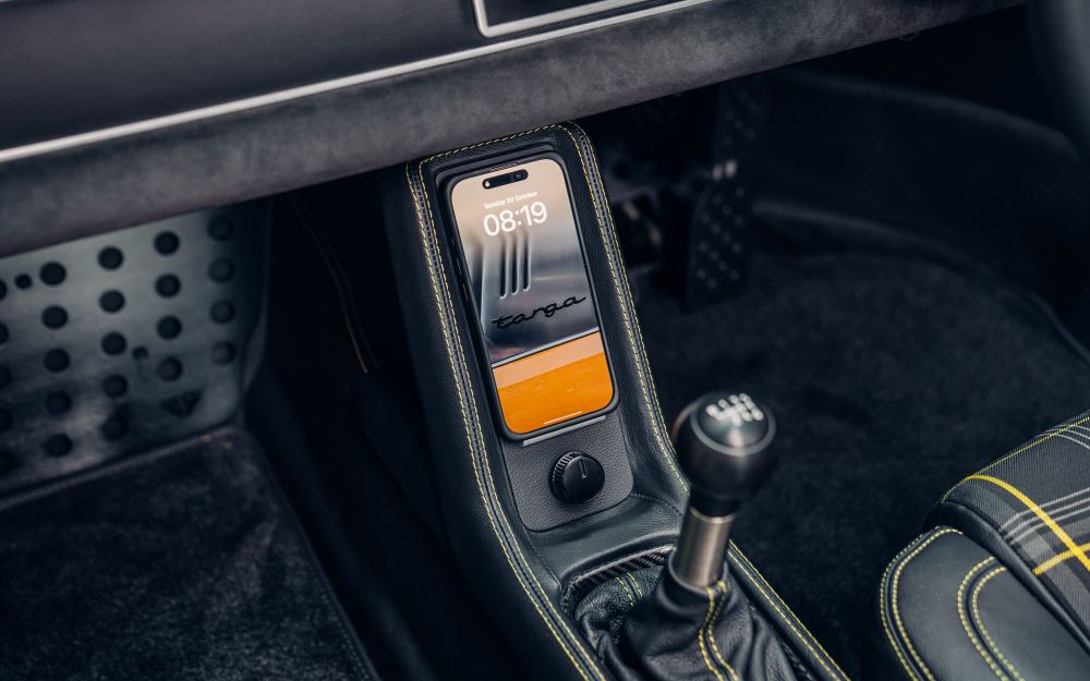 Yellow Targa, a Porsche 911 (964) reimagined by Theon Design, photograph 20