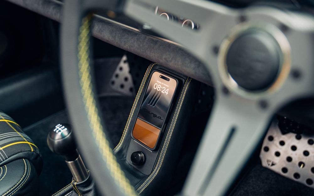Yellow Targa, a Porsche 911 (964) reimagined by Theon Design, photograph 23