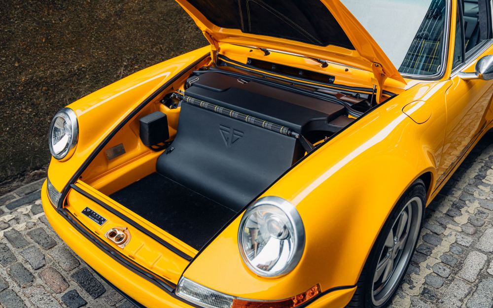 Yellow Targa, a Porsche 911 (964) reimagined by Theon Design, photograph 34