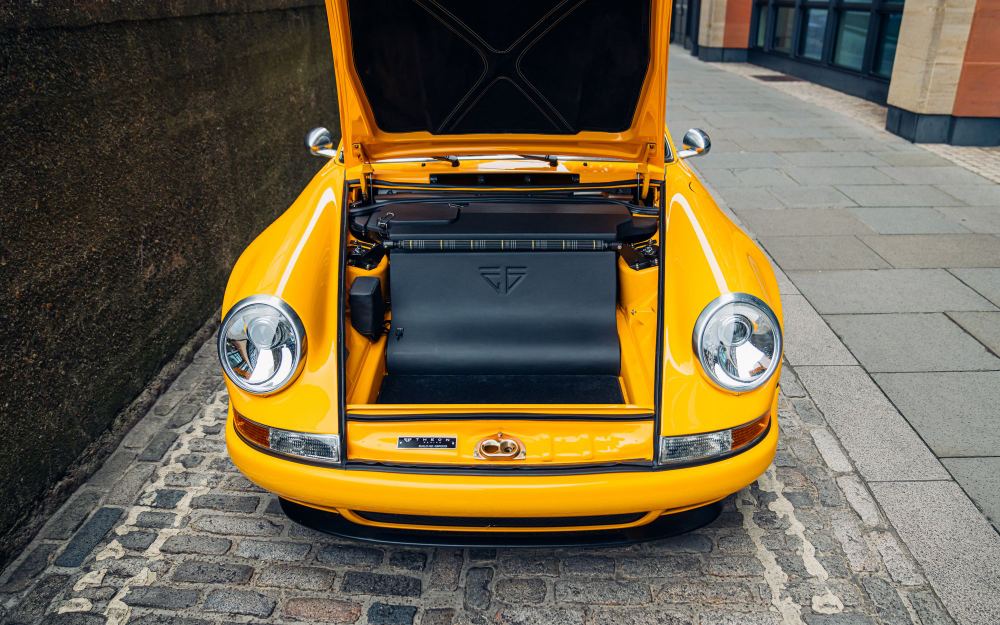 Yellow Targa, a Porsche 911 (964) reimagined by Theon Design, photograph 35
