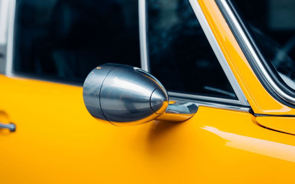 Yellow Targa, a Porsche 911 (964) reimagined by Theon Design, photograph 39