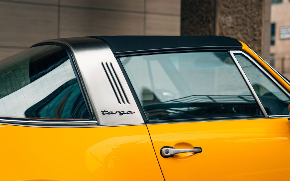 Yellow Targa, a Porsche 911 (964) reimagined by Theon Design, photograph 43